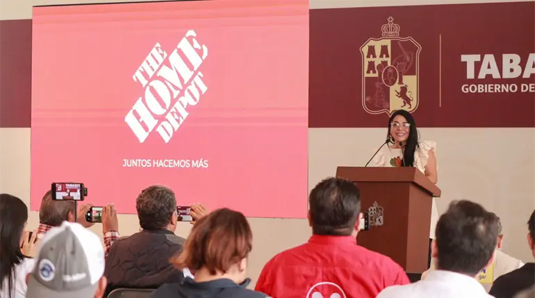 Anuncian apertura de tienda Home Depot y nueva ruta de Volaris