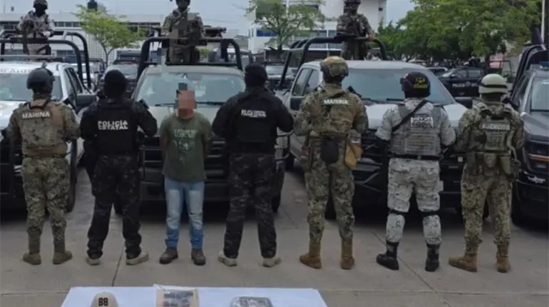 Lo detienen por narcomenudeo y portación de arma en la Villahermosa-Teapa