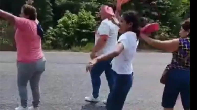 Bloquean la Jalapa-Villahermosa por falta de agua en la ranchería La Unión