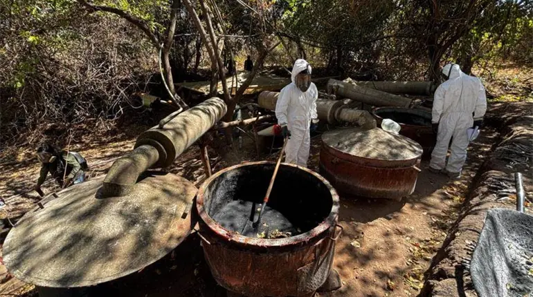 Aseguran en Culiacán 760 litros de precursores químicos, 500 pastillas de fentanilo, vapeadores y marihuana