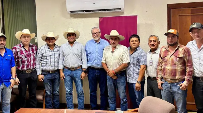 Acuerdan SENASICA y SEDAP contratar a 30 veterinarios para agilizar verificación sanitaria de ganado de Tabasco y Veracruz