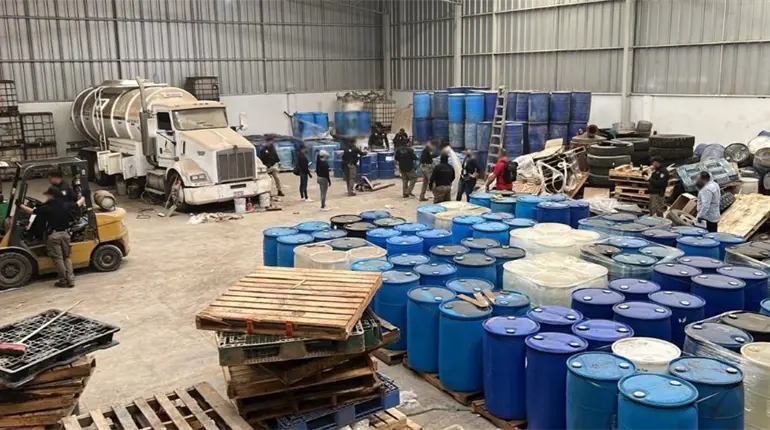 Aseguran bodega con precursores químicos para elaborar drogas y “huachicol” en Durango