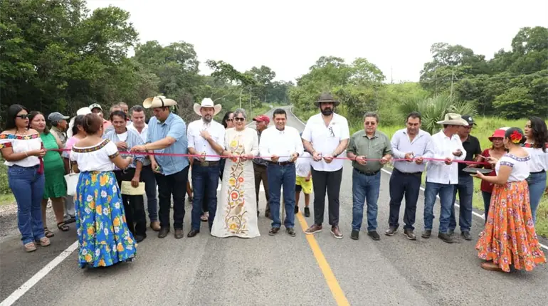 Entrega gobierno obras en Balancán con inversión de 48 mdp