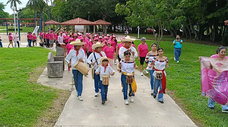 Club Rotary Macuili realiza “Caminata Rosa” a favor de la lucha contra el cáncer de mama