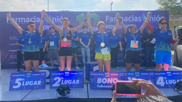 Claudia Márquez y Reinaldo Pacheco triunfan en la décima carrera de Farmacias Unión