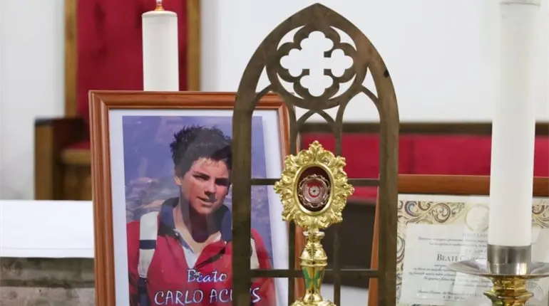 Llevan reliquia de San Carlo Acutis a pacientes oncológicos de Torreón