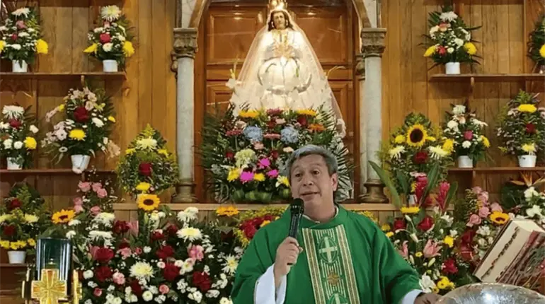 Convoca padre tiktokero a acercar a otros a Dios en el mes de las Misiones en la Iglesia católica
