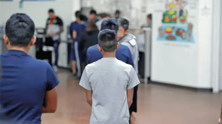 EE. UU. ofrece 2 mil 500 dólares a niños migrantes que regresen voluntariamente a sus países