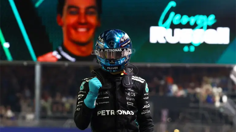 Russell consigue la pole position en el GP de Singapur