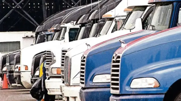 Arancel a camiones importados a partir del 1 de noviembre, anuncia Trump