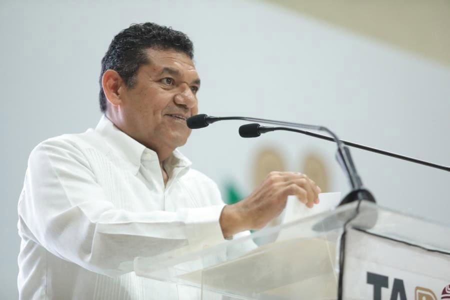 May insiste que hay una guerra sucia contra su gobierno; ‘nada les gusta’, dice