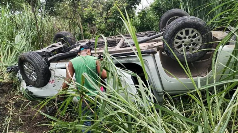 Accidente en la Comalcalco–Cárdenas deja varios lesionados