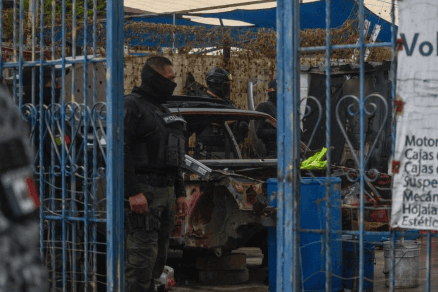 Aseguran autoridades 100 toneladas de autopartes durante cateos en CDMX