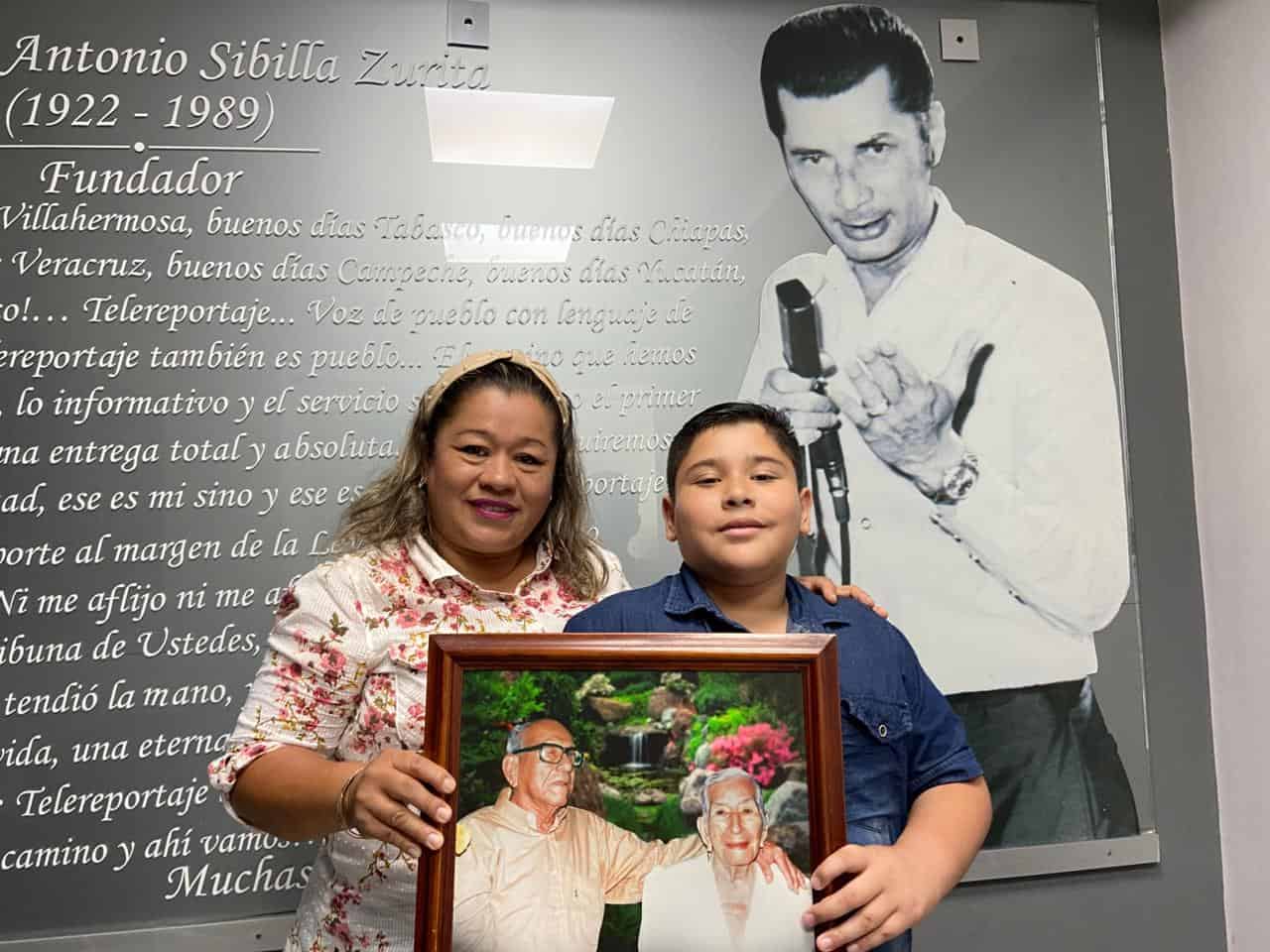 Niño nacajuquense retoma versos escritos por su bisabuelo para Telereportaje en 1986