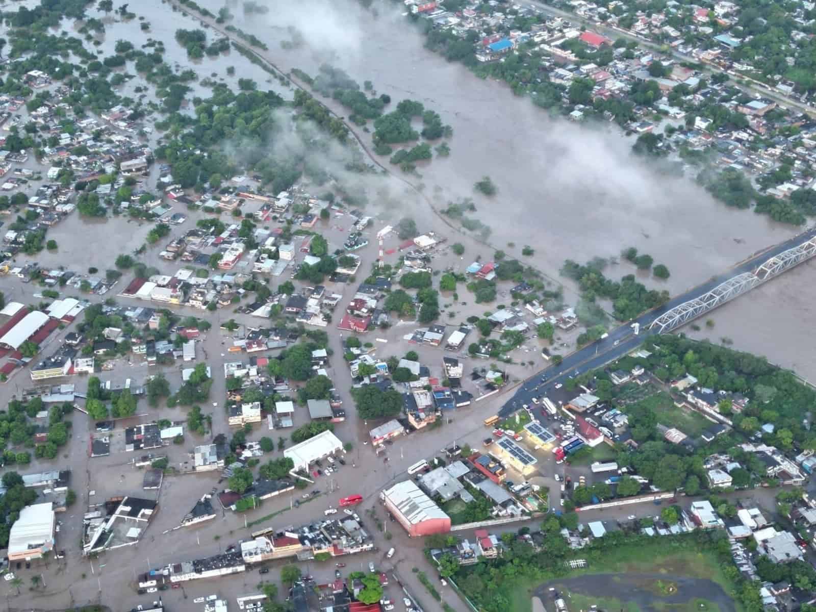 Ya son 48 municipios afectados por lluvias y desbordamientos de ríos en Veracruz