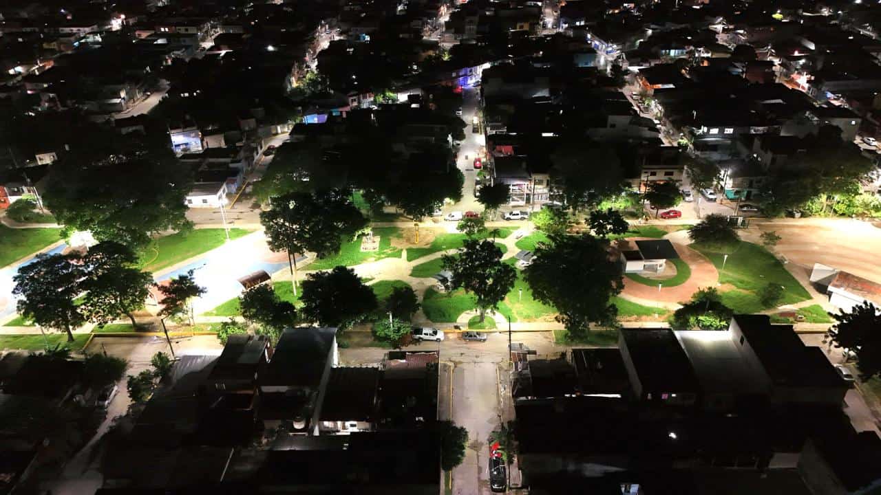 Inaugura gobierno de Centro iluminación integral del parque Sector Explanada, en Gaviotas Norte