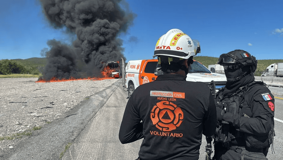 Se calcina en NL camión de pasajeros que se dirigía a Veracruz