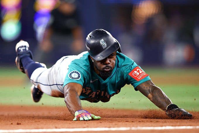 Con salvamento de Andrés Muñoz, Marineros de Seattle se adelanta en la Serie de Campeonato