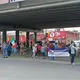 Afectados por inundaciones de 1999 y 2007 bloquean la Av. Mina para pedir pago de indemnizaciones