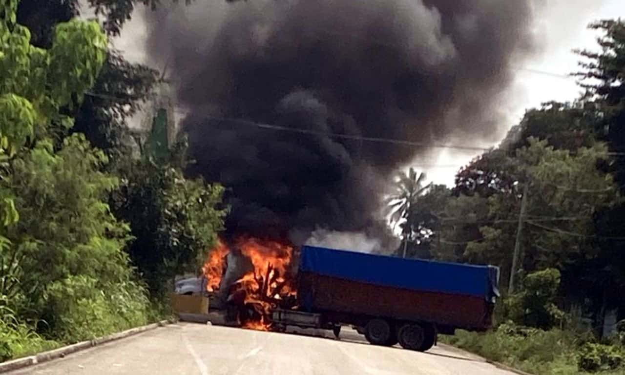 Detienen a tres por bloqueos y quemas de 14 autos en Chiapas