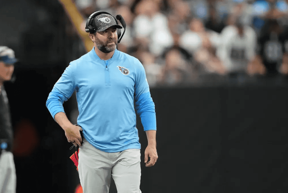 Titans despiden a su entrenador en jefe tras mal inicio en la NFL