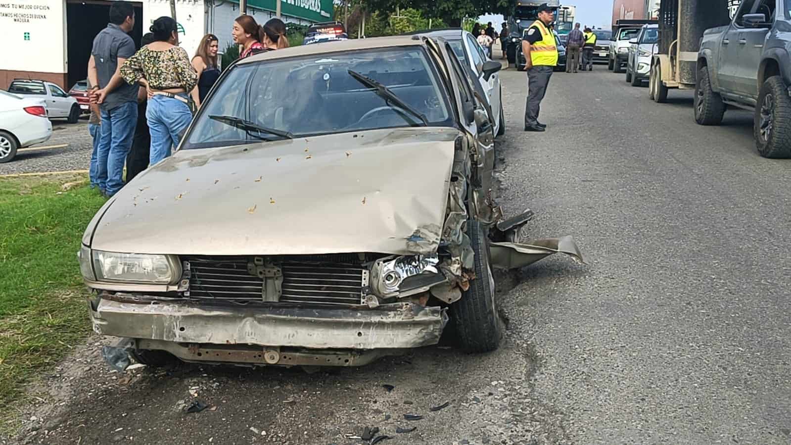 Góndola arrastra a Tsuru en el Puente Los Monos