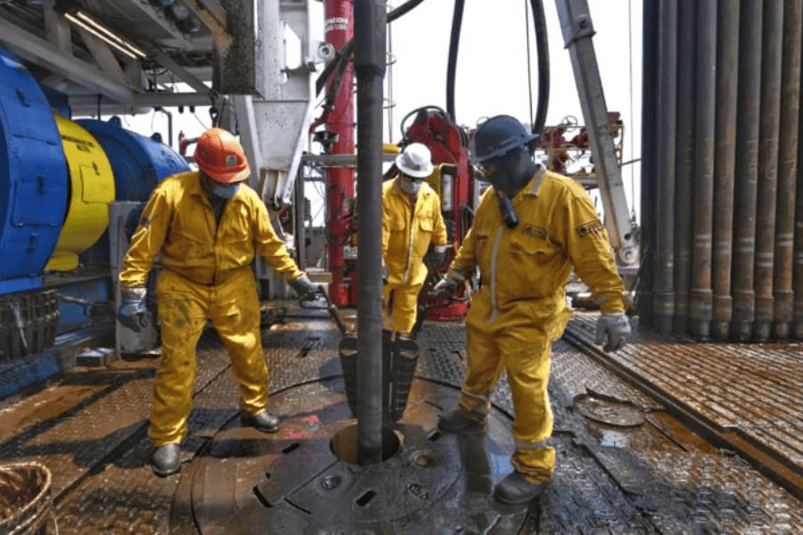 Pemex y STPRM acuerdan alza salarial de 4.5%