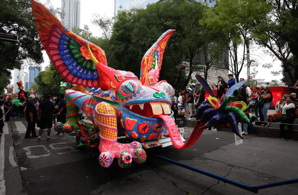 Participan 200 Alebrijes Monumentales en tradicional desfile del Museo de Arte Popular en CDMX