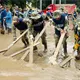 Defensa y Semar refuerzan apoyo a damnificados con despensas, maquinaria y puentes aéreos