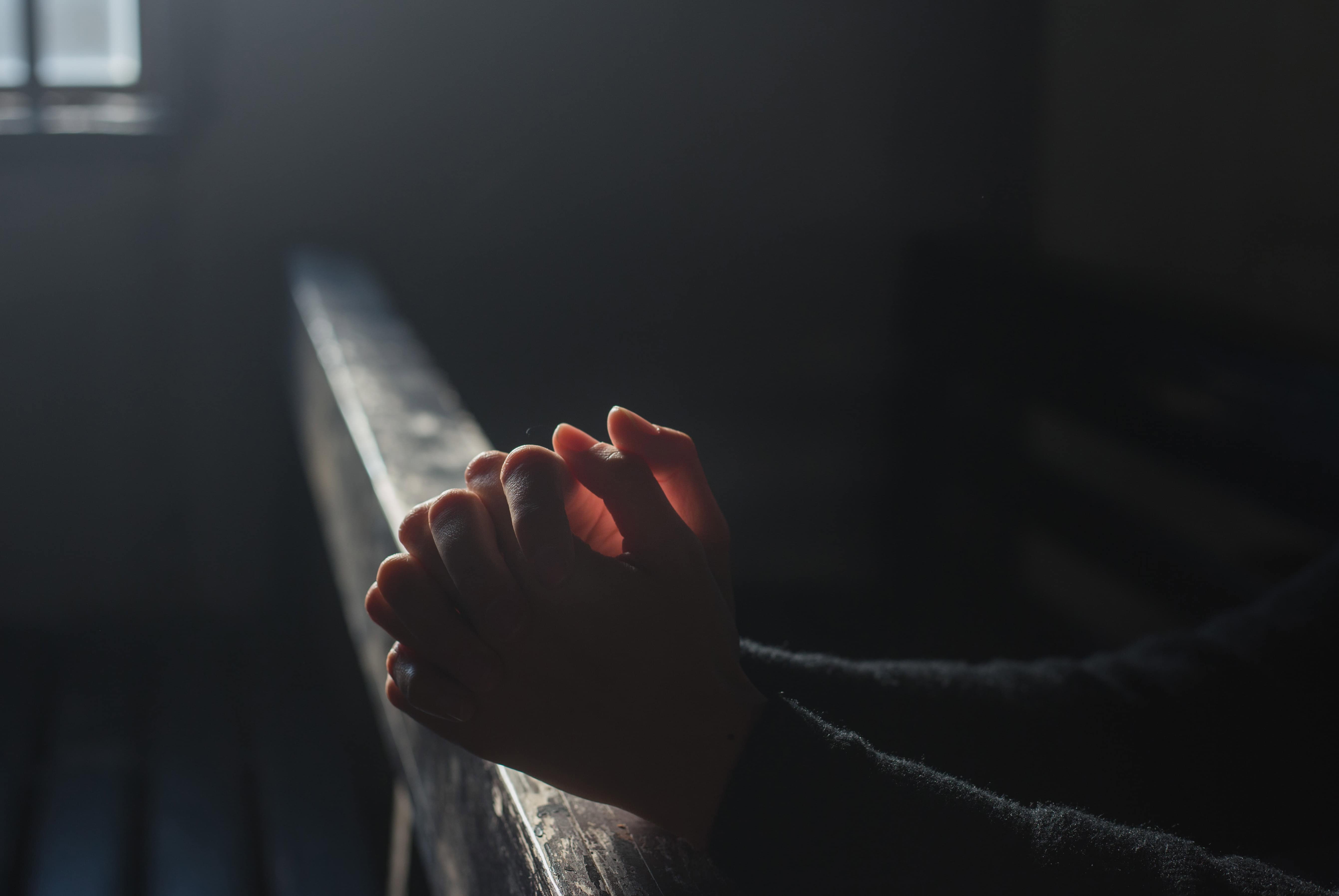 La fe y la oración son las ventanas que nos ayudan a respirar a Dios: Iglesia Católica