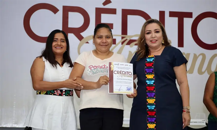 Entrega gobierno estatal primera etapa del crédito artesanal