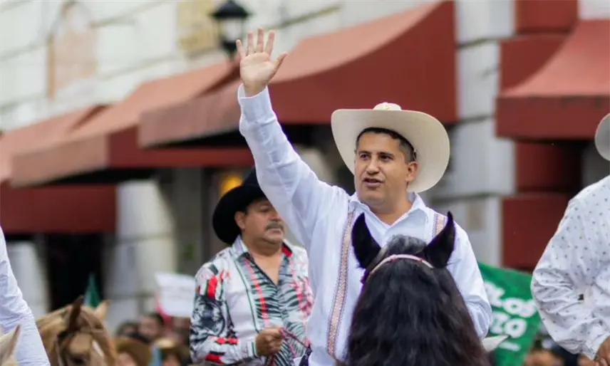 Jefe de escoltas de Carlos Manzo está prófugo de la justicia