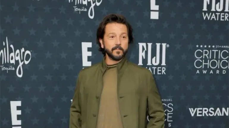 Diego Luna y Eugenio Derbez brillan en los Critics Choice Awards 2026
