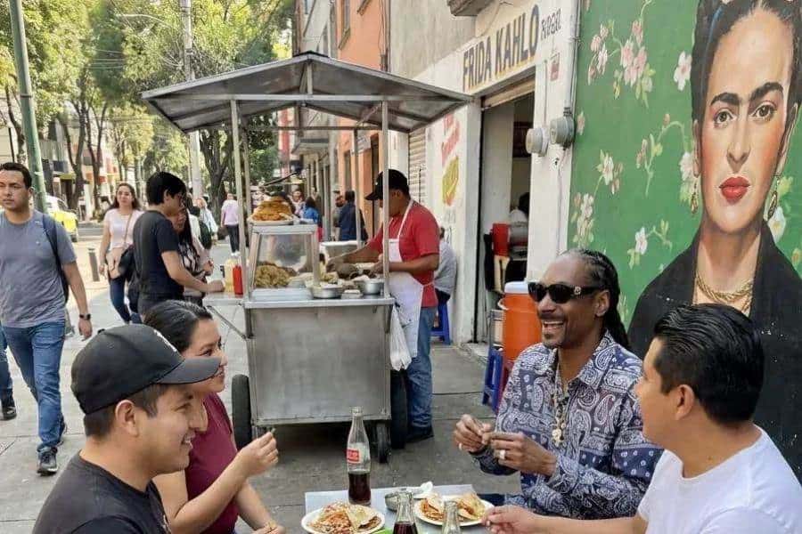 Diego Luna y Eugenio Derbez brillan en los Critics Choice Awards 2026