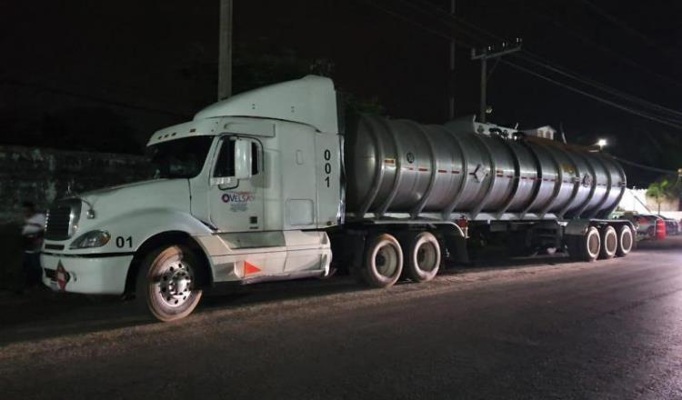 Recuperan autoridades federales tractocamión robado cargado con 12 mil litros de hidrocarburo en Cárdenas