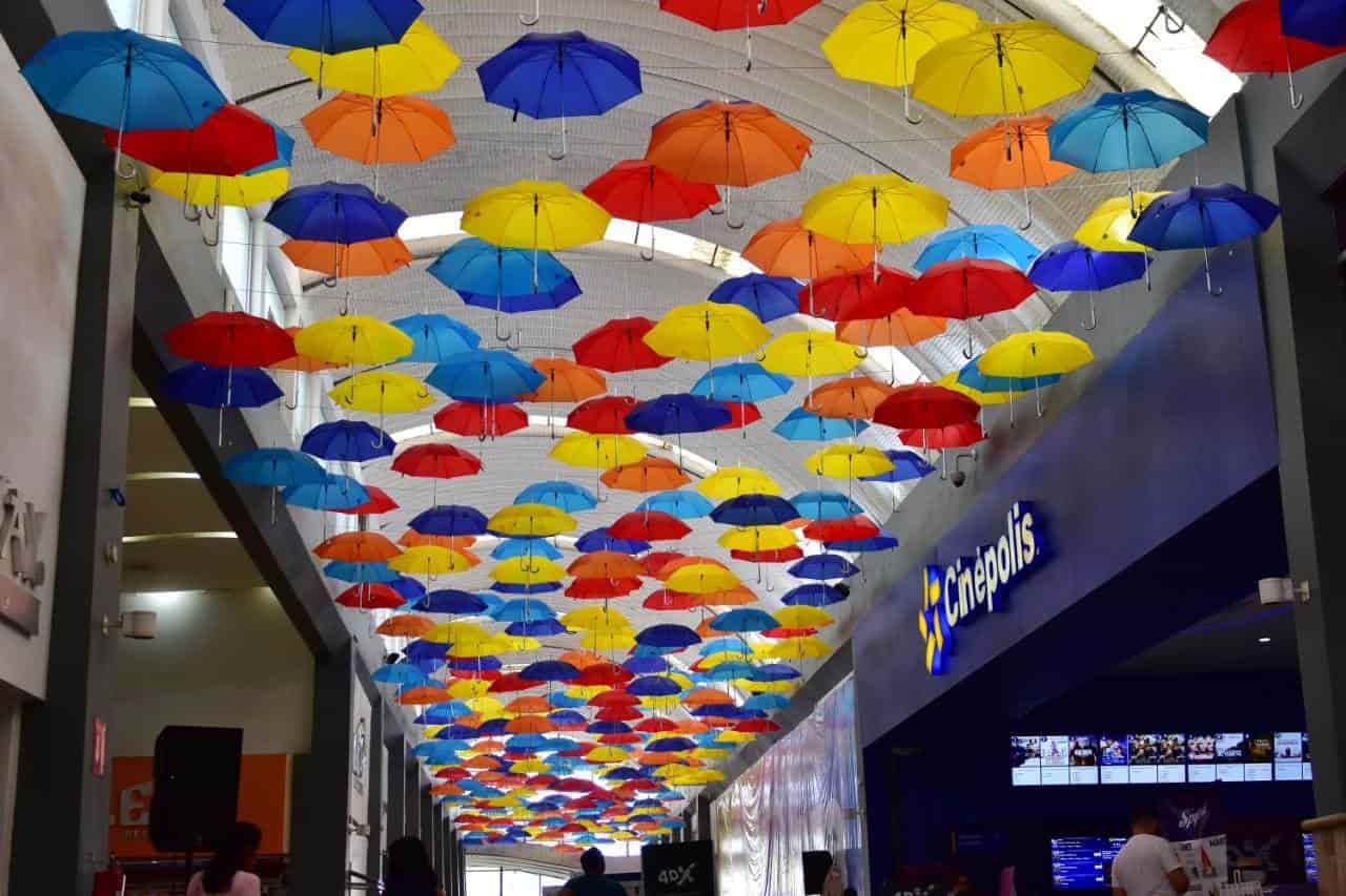 Ya hay en Villahermosa un cielo de paraguas de colores