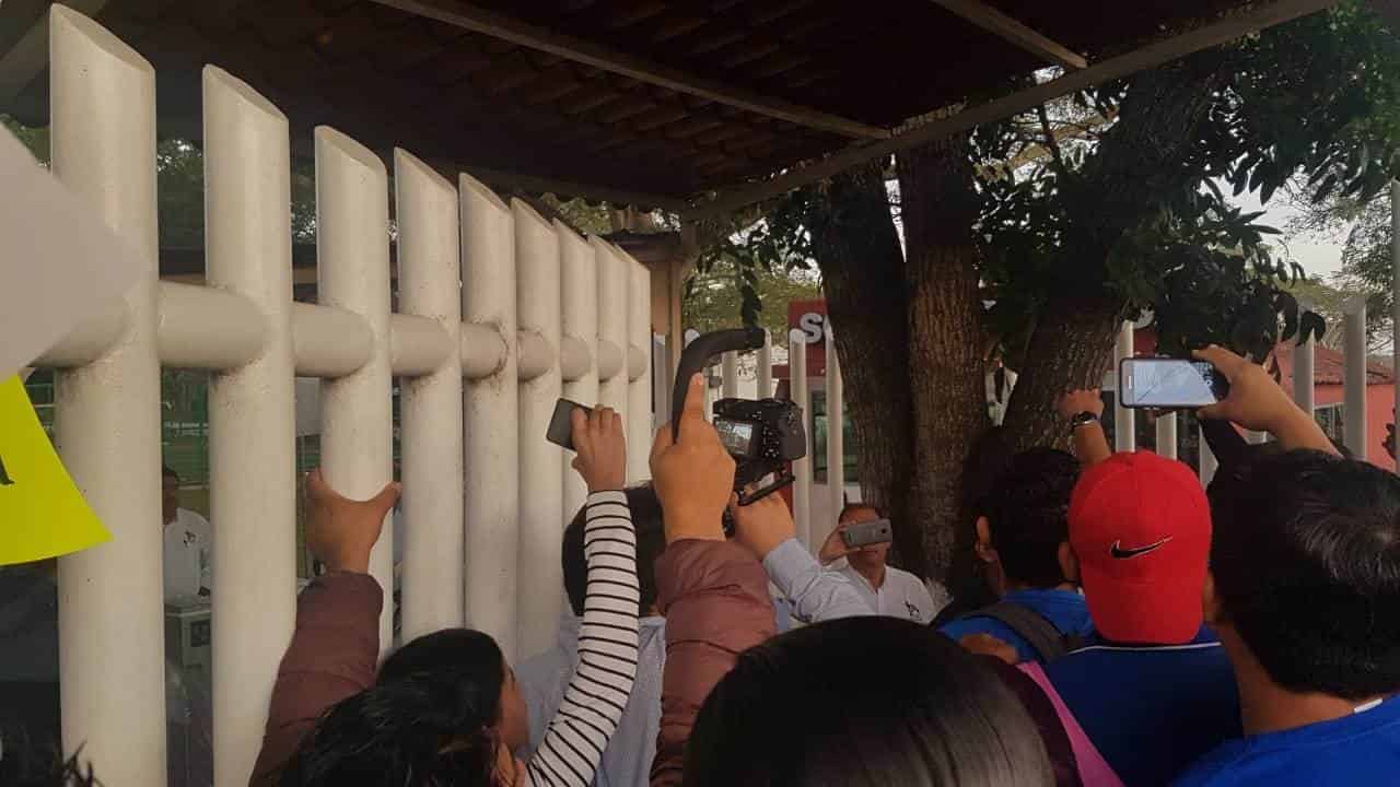 Se manifiestan estudiantes y docentes del Tecnológico de Comalcalco