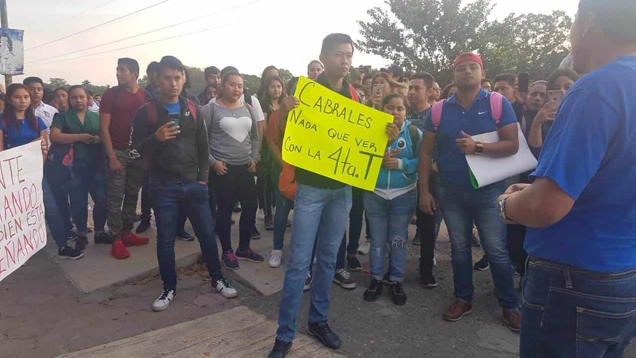 Se manifiestan estudiantes y docentes del Tecnológico de Comalcalco