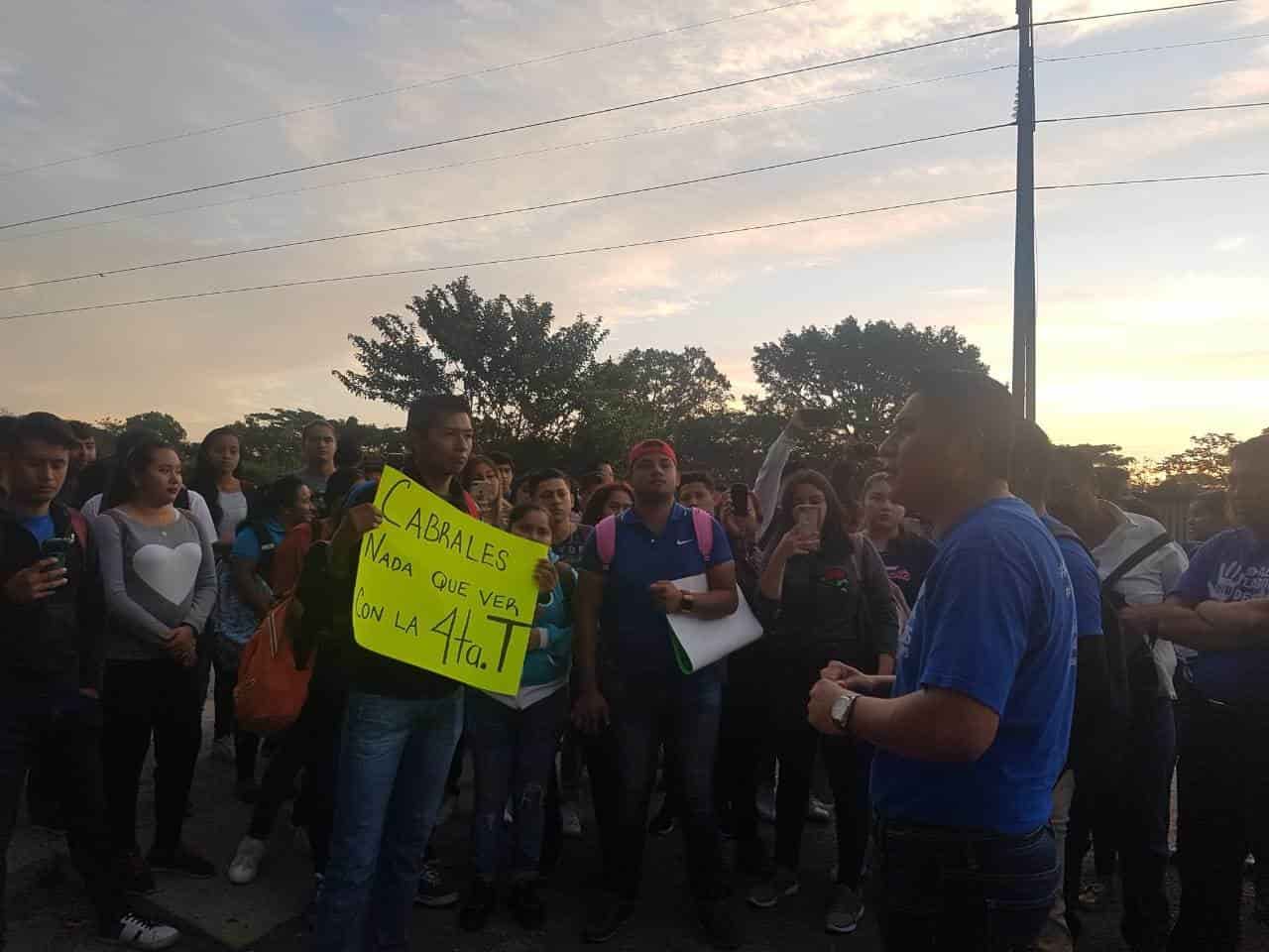 Se manifiestan estudiantes y docentes del Tecnológico de Comalcalco