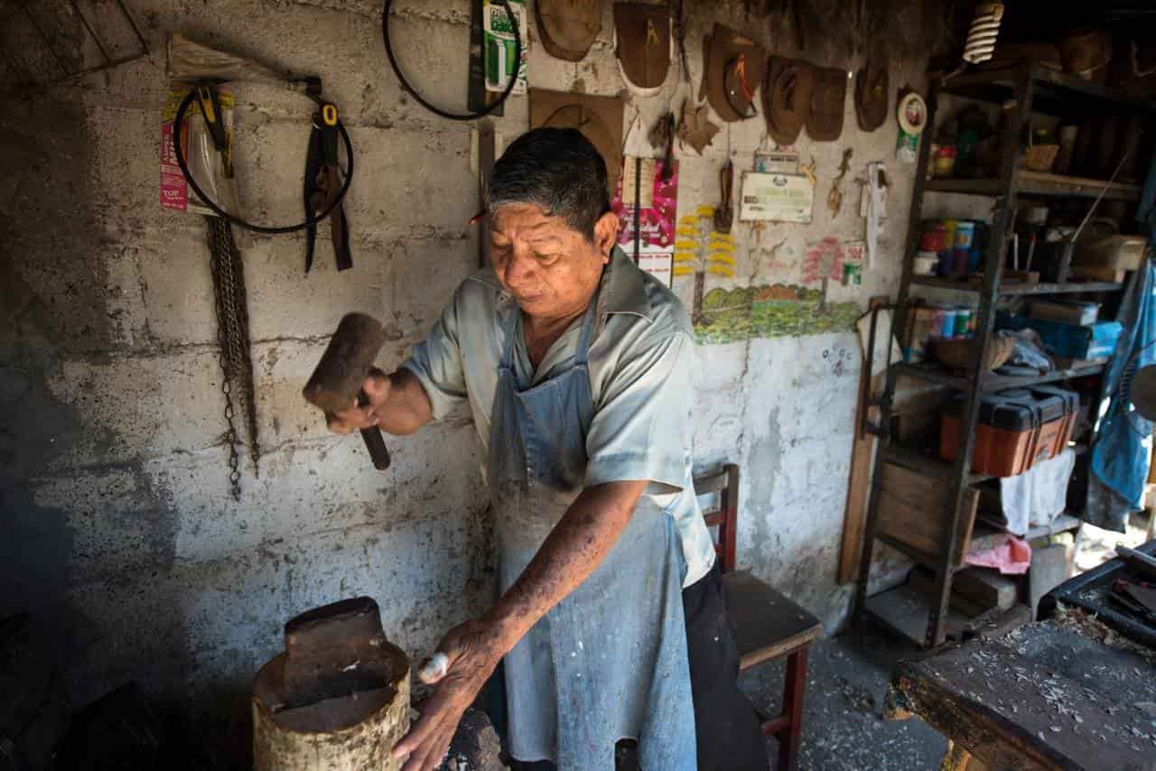 Don Rafa, toda una vida tallando máscaras para danzantes del Pochó Don Rafa, toda una vida tallando máscaras para danzantes del Pochó
