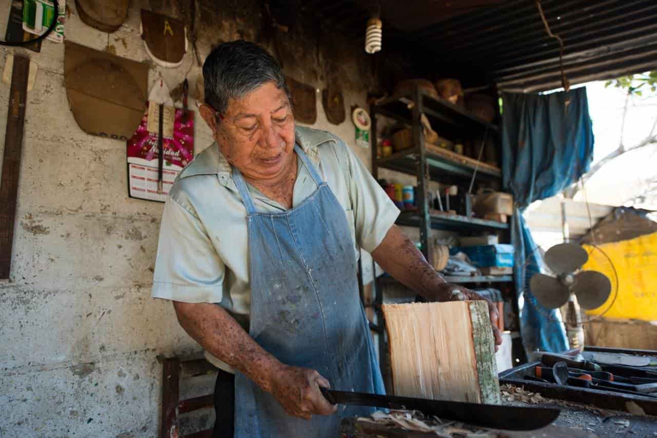 Don Rafa, toda una vida tallando máscaras para danzantes del Pochó Don Rafa, toda una vida tallando máscaras para danzantes del Pochó