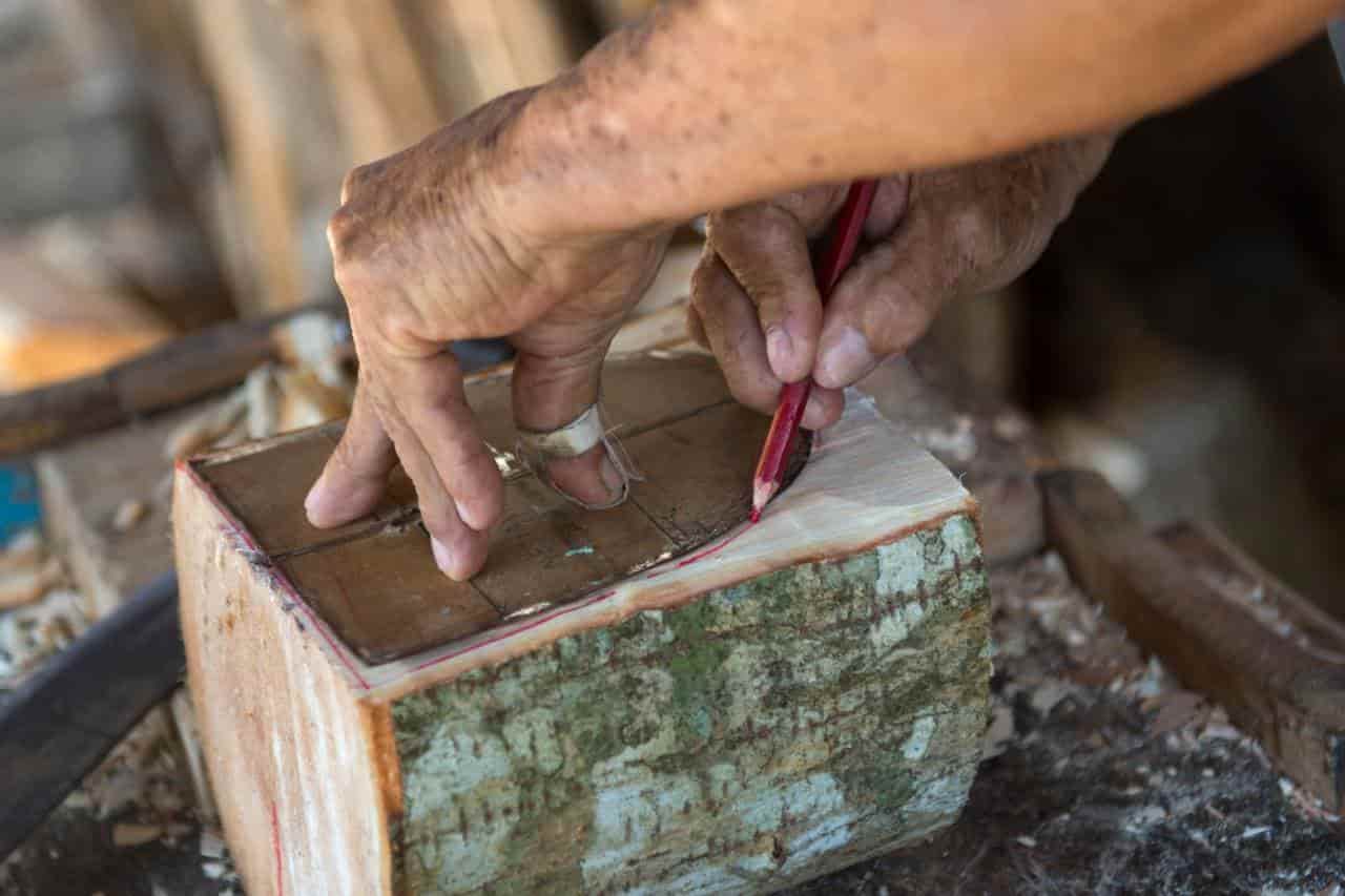 Don Rafa, toda una vida tallando máscaras para danzantes del Pochó Don Rafa, toda una vida tallando máscaras para danzantes del Pochó