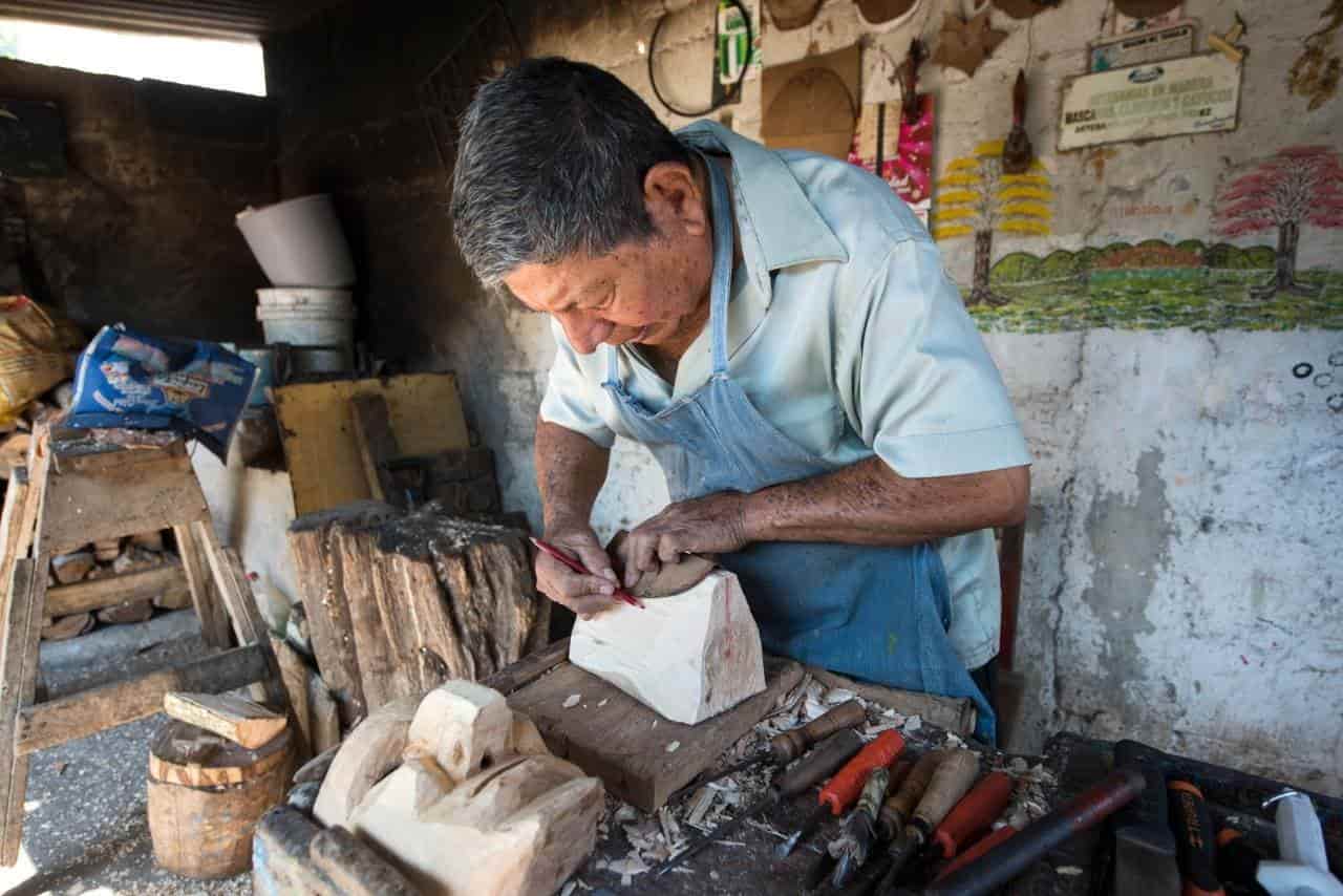 Don Rafa, toda una vida tallando máscaras para danzantes del Pochó Don Rafa, toda una vida tallando máscaras para danzantes del Pochó