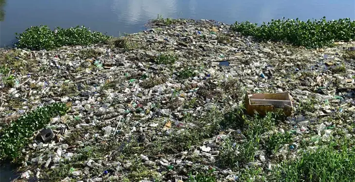 Gigantesca mancha de basura invade el río Viejo Mezcalapa Gigantesca mancha de basura invade el río Viejo Mezcalapa