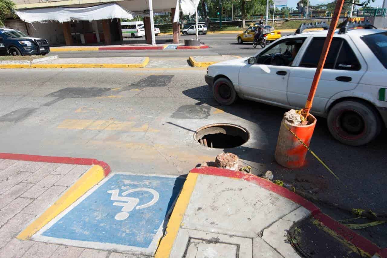 Peligroso registro de luz sin tapa en el centro de Villahermosa