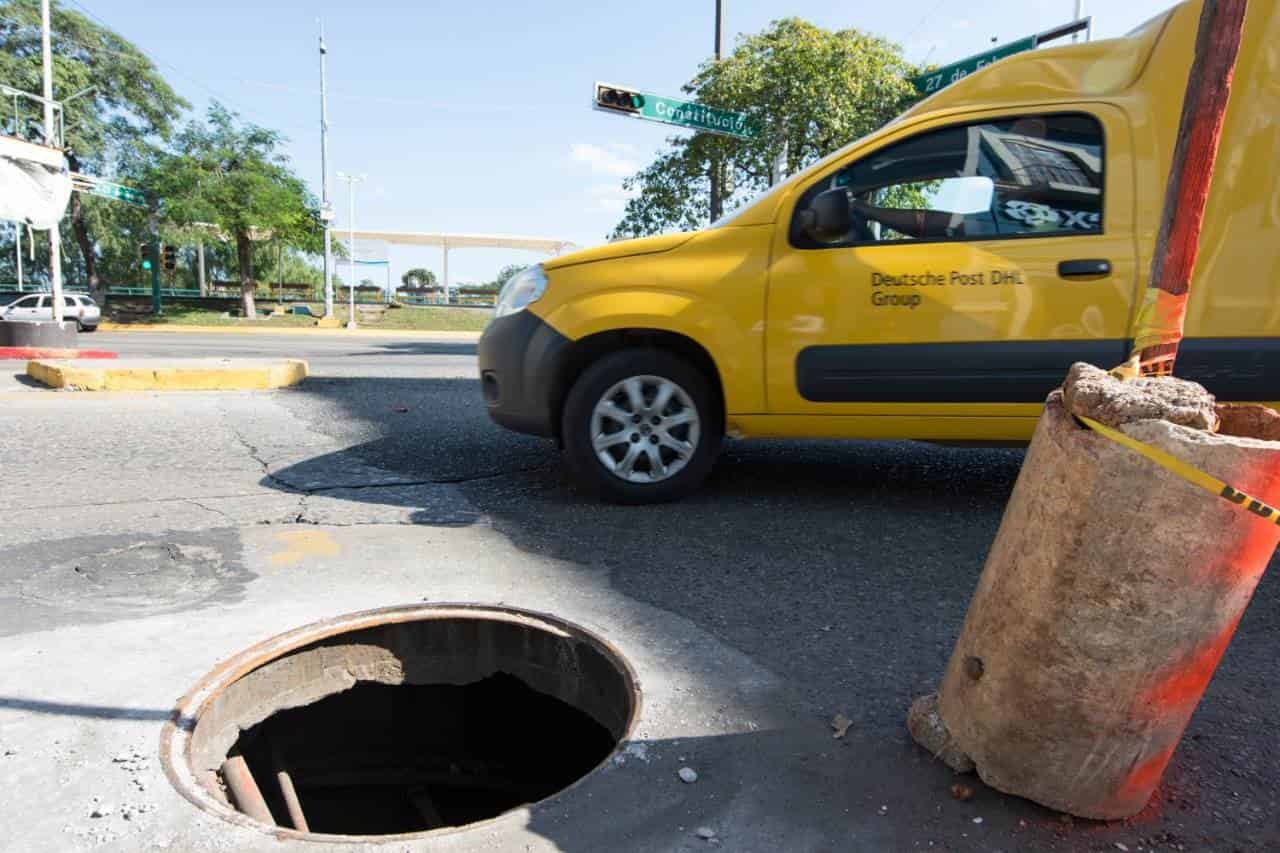 Peligroso registro de luz sin tapa en el centro de Villahermosa