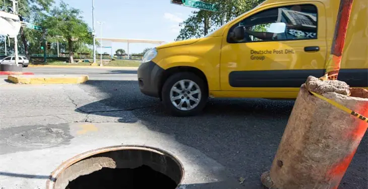 Peligroso registro de luz sin tapa en el centro de Villahermosa