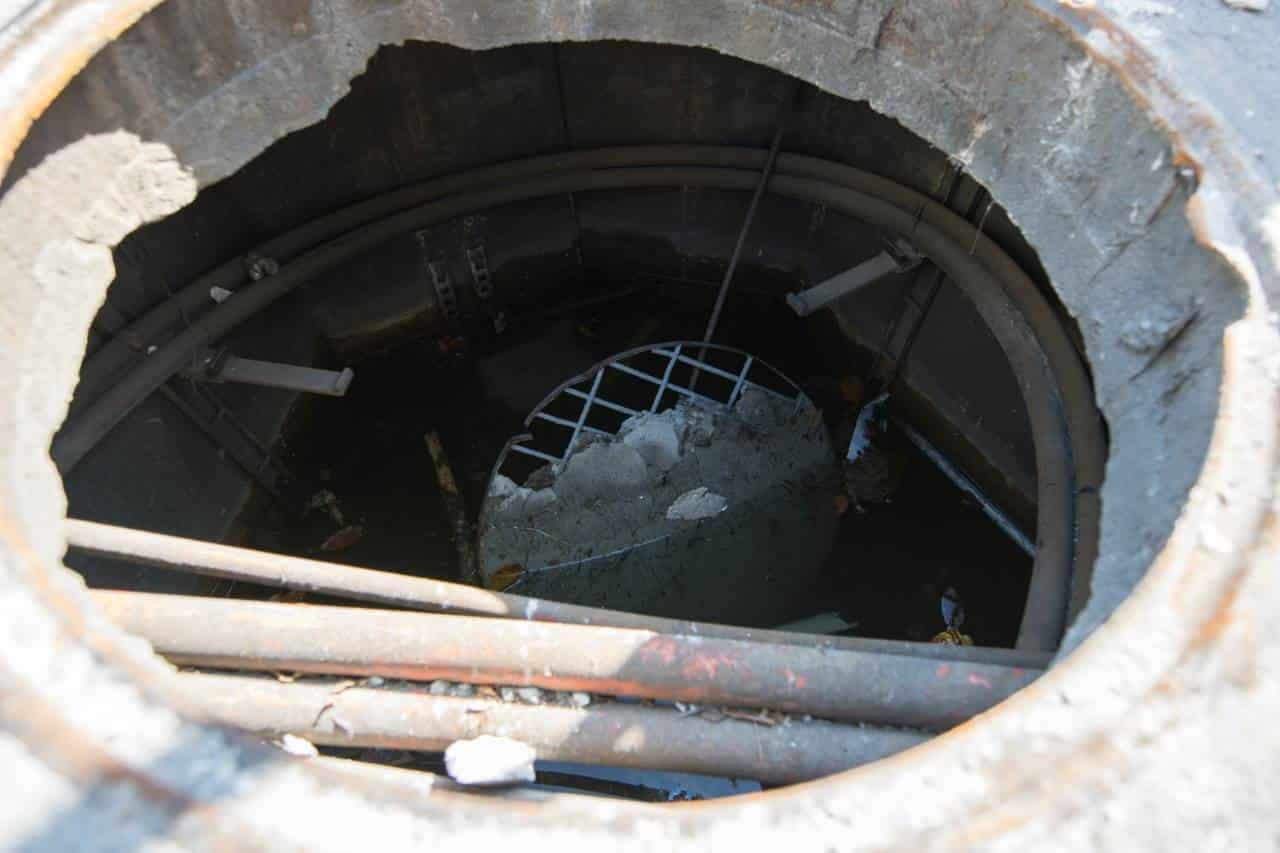 Peligroso registro de luz sin tapa en el centro de Villahermosa