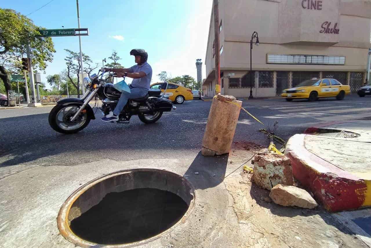 Peligroso registro de luz sin tapa en el centro de Villahermosa