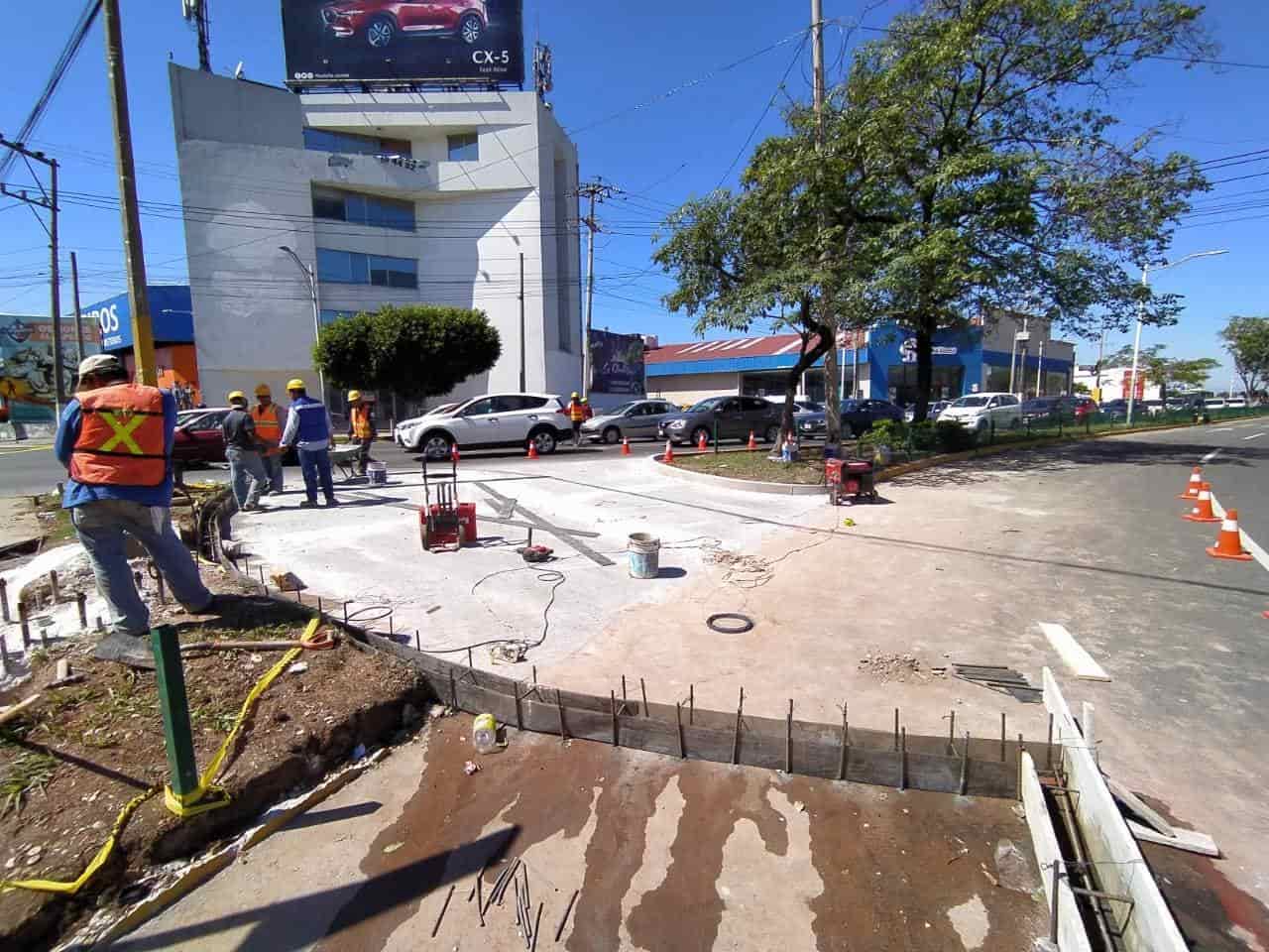 Construyen retorno sobre la Av. Usumacinta a la altura del monumento Sánchez Magallanes Construyen retorno sobre la Av. Usumacinta a la altura del monumento Sánchez Magallanes